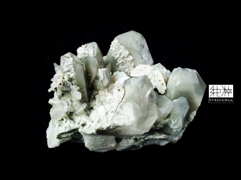 頂級稀少天然千層白幽靈金字塔晶簇 幽靈水晶,幻影水晶,異象水晶,綠幽靈,紅幽靈,白幽靈,金字塔 Phantom Crystal、Ghost Crystal