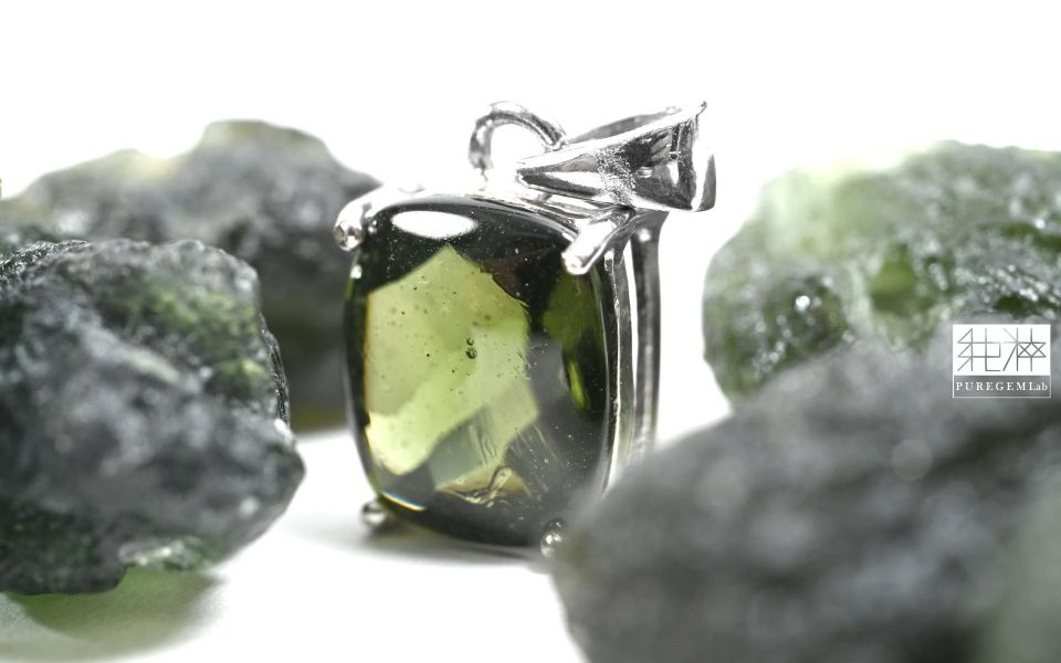 天然珠寶級捷克隕石矩形明亮琢型純銀包鑲墜 捷克隕石,Moldavite,莫爾道玻隕石,天然玻璃隕石,捷克共和國