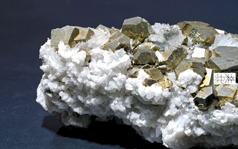 頂級天然白水晶與黃鐵礦共生特殊精品中小型晶簇 黃鐵礦,晶簇,原礦