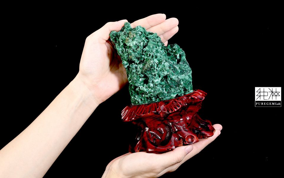 頂級絲絨光澤感孔雀石原礦(含木座) 絲絨孔雀石,Velvet Malachite,孔雀石