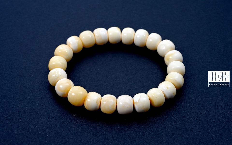 頂級俄料白花蜜蠟老型珠手串 琥珀,蜜蠟,雞油黃,Amber,藍珀,蟲珀,緬甸琥珀,波羅的海琥珀,墨西哥琥珀,多明尼加琥珀,金珀,血珀,翳珀,根珀,紫膜,綠膜,紅膜,溶洞,藥珀