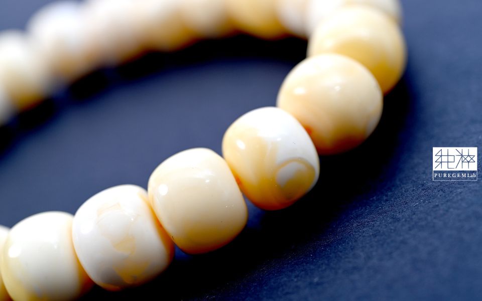 頂級俄料白花蜜蠟老型珠手串 琥珀,蜜蠟,雞油黃,Amber,藍珀,蟲珀,緬甸琥珀,波羅的海琥珀,墨西哥琥珀,多明尼加琥珀,金珀,血珀,翳珀,根珀,紫膜,綠膜,紅膜,溶洞,藥珀