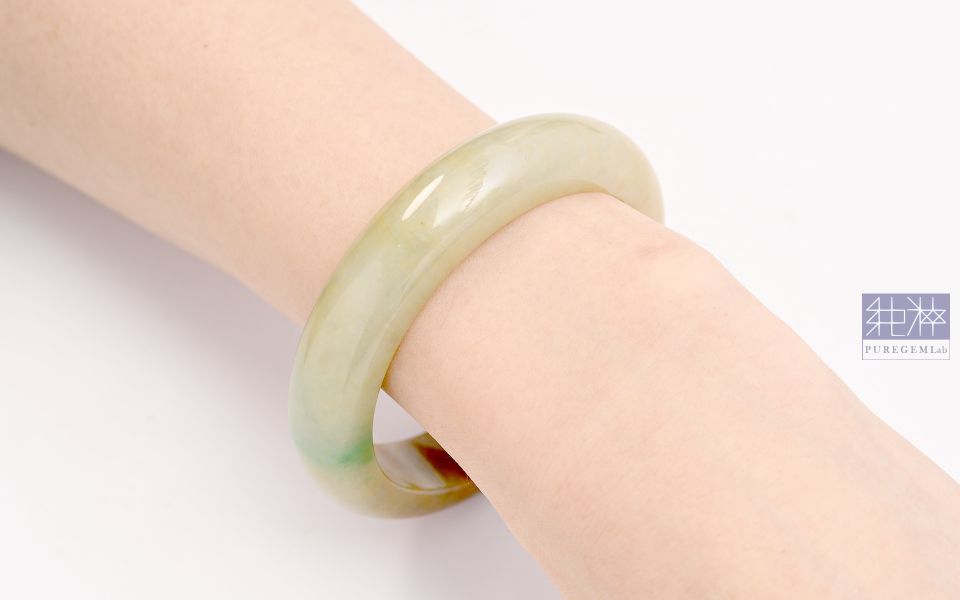 純粹寶石實驗室認證 / 頂級天然緬甸A貨糯種黃加綠飄陽綠翡翠鐲 翡翠,玉,硬玉,jade,紫翡,黃翡,紅翡,陽綠,老坑,冰種,手鐲,平安扣,無事牌,緬甸,A貨