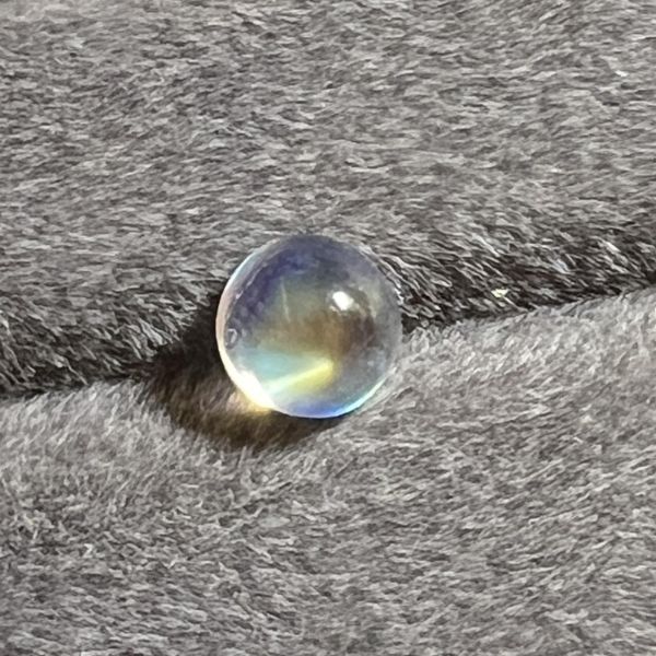 頂級印度高彩虹彩暈月光石圓形糖塔裸石 3.63ct 
