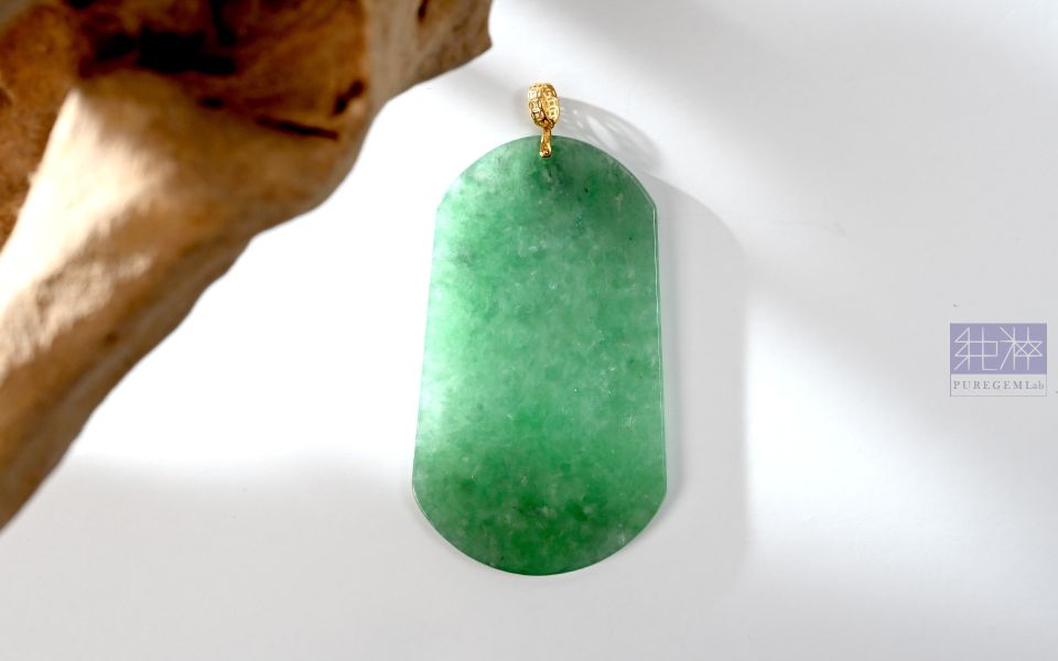 純粹寶石實驗室認證 / 頂級天然緬甸A貨翡翠果陽滿綠冰芙蓉種18K金吉祥無事牌 翡翠,玉,硬玉,jade,紫翡,黃翡,紅翡,陽綠,老坑,冰種,手鐲,平安扣,無事牌,緬甸,A貨