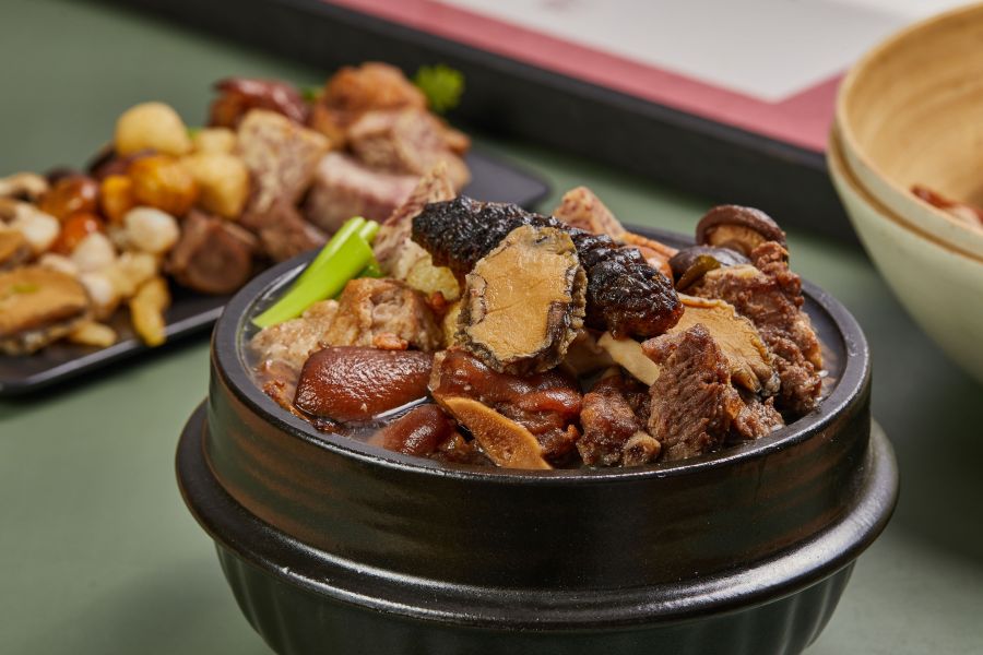 參鮑花膠佛跳牆 