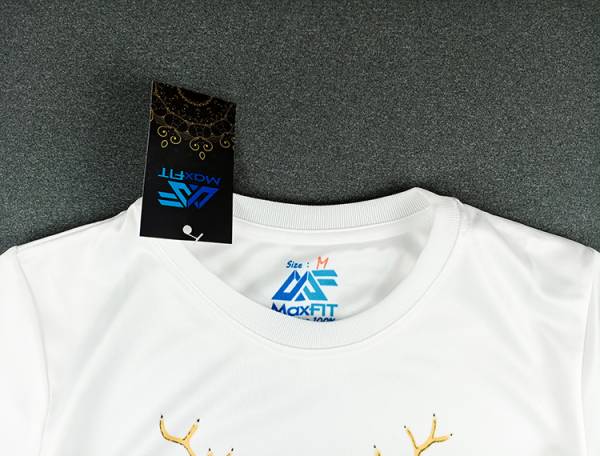 鹿角少女白色印花短袖圓T《零碼》 印花T恤MaxFIT,吸濕排汗,台灣製造