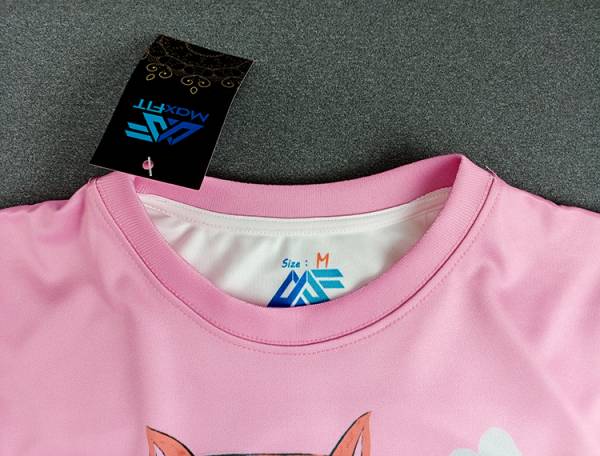 Love is color blind粉紅色印花短袖圓T《零碼》 印花T恤MaxFIT,吸濕排汗,台灣製造