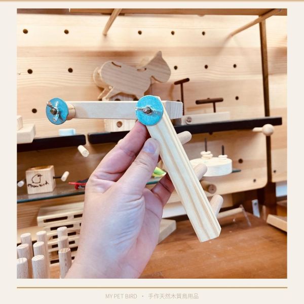 W718 提升鳥籠體驗！創意無限的雙向梯產品 鳥用梯子
小型鳥用梯子
鳥類攀爬梯
鳥籠玩具
天然竹製鳥用梯子
鳥類運動訓練用品
安全可靠鳥用梯子
易於安裝的鳥用梯子
適用於不同大小的鳥籠
高品質鳥用梯子