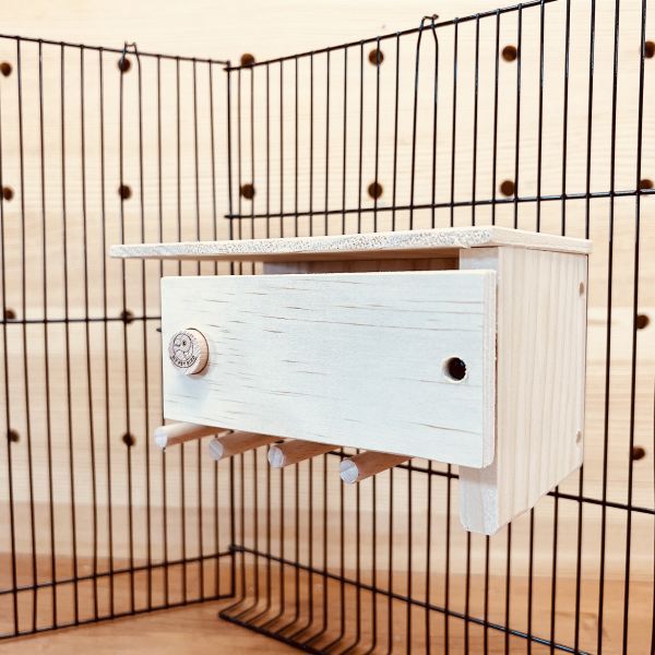 MY PET BIRD 綠繡眼迷你小木屋 綠繡眼迷你鳥窩（Green-cheeked Conure mini birdhouse）
迷你鸚鵡鳥窩（Mini parrot birdhouse）