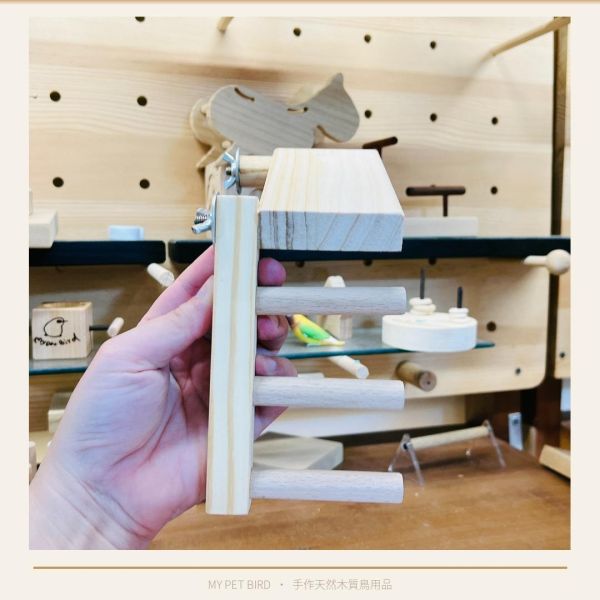 W718 提升鳥籠體驗！創意無限的雙向梯產品 鳥用梯子
小型鳥用梯子
鳥類攀爬梯
鳥籠玩具
天然竹製鳥用梯子
鳥類運動訓練用品
安全可靠鳥用梯子
易於安裝的鳥用梯子
適用於不同大小的鳥籠
高品質鳥用梯子