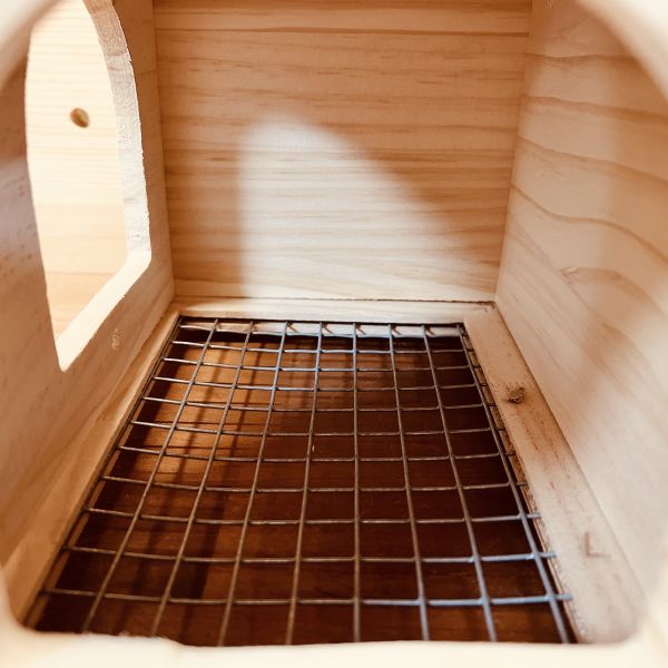 W4A1 鳥寶躲避屋｜雙開口 松木製造 抽拉式清潔設計 鸚鵡 安全感 躲避屋

仿小木屋 鳥屋

鸚鵡 站棍 木屋

文鳥 休息 木屋

鳥籠 配件 木屋

鸚鵡 窩 推薦