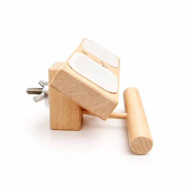 W395 為小型外籠設計「雙位一體」食盆站棍組 鳥類食物架：吸引尋找鳥類食物配件的人群。
中罝食物架：突顯產品的名稱和特點。
節省空間食物架：強調產品能夠善用空間的特點。
易清洗鳥食架：針對關注清潔和衛生的鳥類飼主。
不銹鋼活動食杯：突出產品配備的不銹鋼活動食杯的特點。
多功能鳥類架：強調產品具有多種功能的食物架。
寵物鳥休息場所：針對尋找提供舒適休息場所的寵物鳥飼主。
食物碎屑控制：強調產品能夠減少食物碎屑噴濺的特點。
鳥籠配