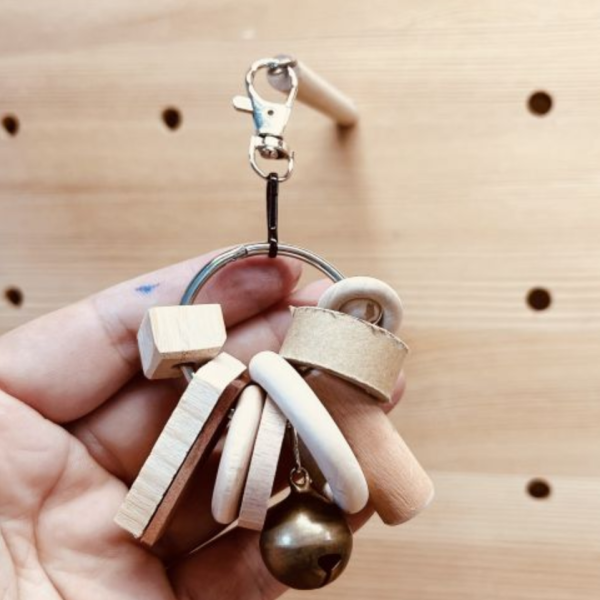 W018E 吸引寵物鳥的鸚鵡啃咬玩具/小銅鈴清脆聲響/薄圓木質好咬 鸚鵡啃咬玩具
小銅鈴鸚鵡玩具
清脆聲響鳥玩具
薄圓木質咬咬樂
吸引寵物鳥玩具
鸚鵡咬咬樂
新物品驚嚇寵物鳥
鳥玩具自行更換咬物
寵物鳥興趣玩具
鸚鵡玩具建議