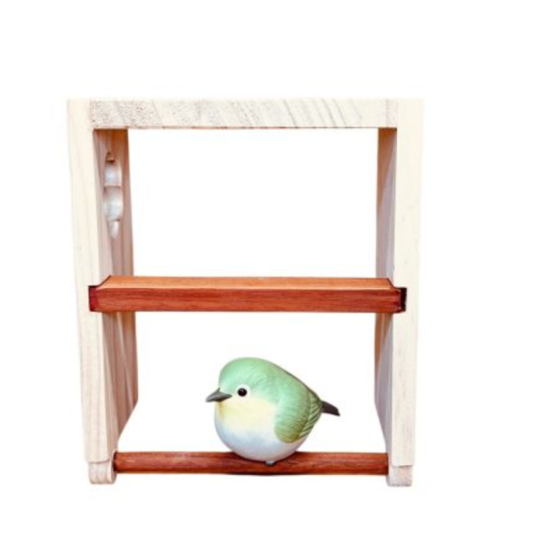 W438　綠繡眼專用木屋｜創新設計提供清潔便利與舒適空間 綠繡眼鳥居
木屋鳥巢
紅花梨木站棍
鳥類隱蔽巢穴
橡木屋頂鳥居
專為鳥類設計的木屋
鳥寶舒適空間
清潔便利的鳥居選擇
綠繡眼專用鳥屋
創新設計鳥類用品