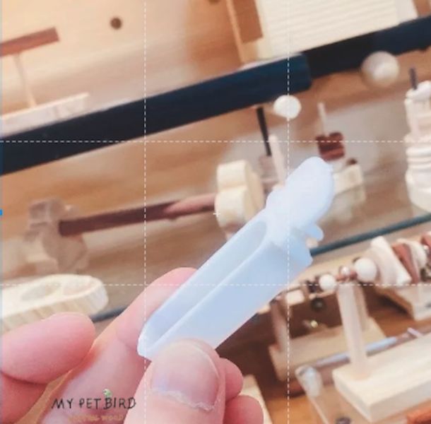 Z002  姆指食盒 迷你姆指食盒
鳥寶食盒
副食品容器
小巧食物盒
鳥籠食物裝置
容易安裝的食盒
節省食物的食盒
姆指般大小的食盒
鳥籠配件
食物固定器