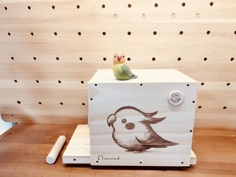 W487C拒絕甲醛夾板、寬敞舒壓設計 鳥用木窩
鳥居住用品
鳥類寄宿舍
天然木質鳥窩
鳥類棲息場所
無毒環保鳥窩
適合鳥類棲息的木製窩
室內外鳥類居住用品
手工製作鳥窩
鳥類庇護所