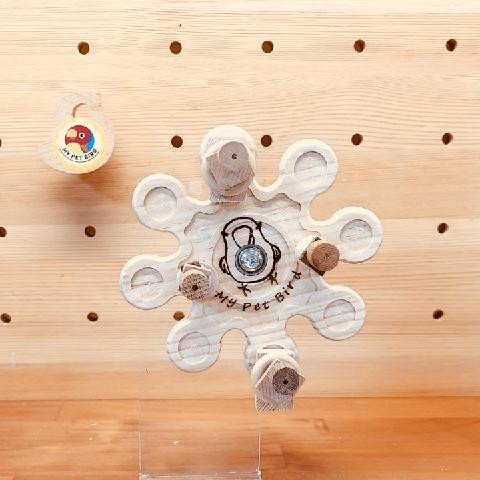 w069 360° 旋轉實木風車 專為中型鸚鵡設計的趣味互動玩具 旋轉風車玩具

360度旋轉

鸚鵡覓食玩具

鸚鵡磨牙玩具
實木鳥玩具
鸚鵡解悶神器
鳥用轉盤