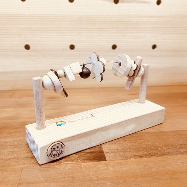 W713 推推樂桌遊小玩具 寵物咬物固定式解決方案
繡眼專用玩具推薦
防止鸚鵡咬物破壞
寵物娛樂設備推介
調皮寵物物品整理工具
推推樂效果評價
安全寵物玩具選購建議
綠繡眼專用設計
固定咬物器具推薦
提高鳥類生活品質的遊戲玩具