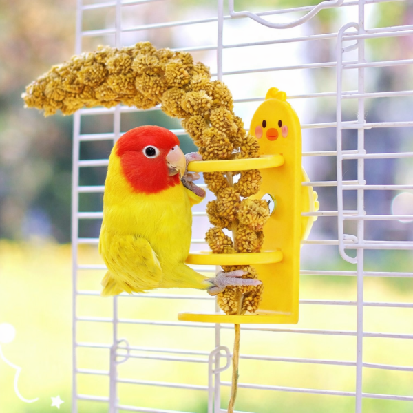Z073A  萌趣小鴨鸚鵡谷穗架 |  站立式防掉落餵食架 鳥類果蔬籃
鳥兒食物供應籃
鳥類水果蔬菜器皿
新鮮食物籃子
鳥類營養補充器
鳥用食物盛放器
天然鳥類飲食工具
健康鳥類食物籃
方便鳥類飲食器具
鳥類食物分配容器