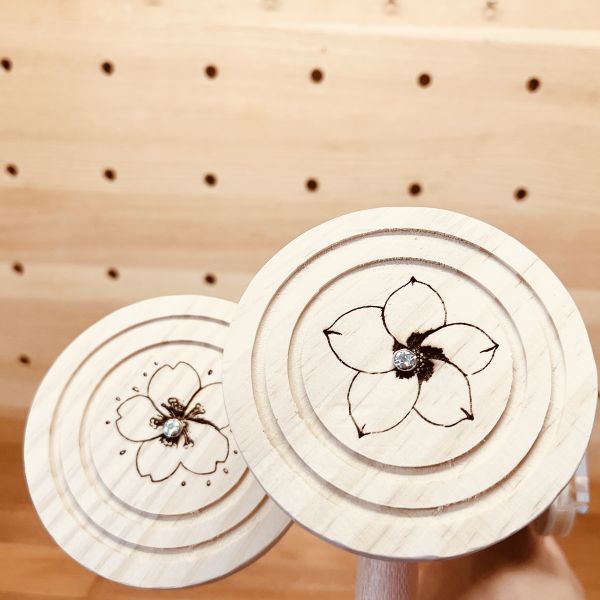 W791鸚鵡二階梯站台 立體攀爬解悶玩具 鸚鵡站台
鸚鵡活動台
鳥類休息台
寵物休息訓練架
可調節高度鳥類休息台
天然木鳥類站立架
無毒寵物訓練玩具
多功能鸚鵡訓練用品
適合鸚鵡休息和站立練習的玩具