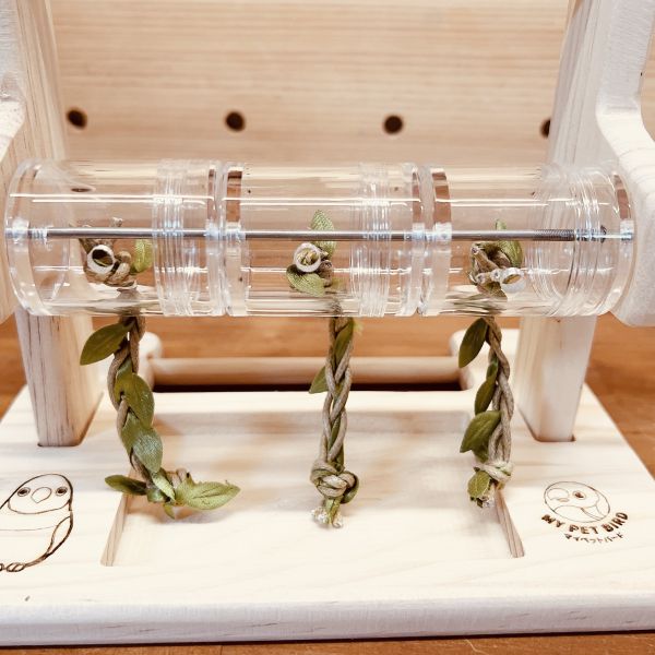 w068鸚鵡覓食玩具 松木站架滾輪盒 鸚鵡覓食玩具

實木鳥玩具

鸚鵡站架玩具

智力開發玩具 鸚鵡

松木鸚鵡玩具