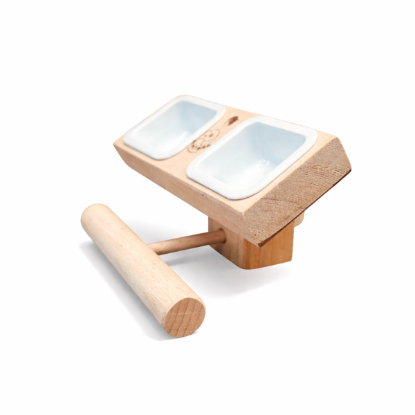 W395 為小型外籠設計「雙位一體」食盆站棍組 鳥類食物架：吸引尋找鳥類食物配件的人群。
中罝食物架：突顯產品的名稱和特點。
節省空間食物架：強調產品能夠善用空間的特點。
易清洗鳥食架：針對關注清潔和衛生的鳥類飼主。
不銹鋼活動食杯：突出產品配備的不銹鋼活動食杯的特點。
多功能鳥類架：強調產品具有多種功能的食物架。
寵物鳥休息場所：針對尋找提供舒適休息場所的寵物鳥飼主。
食物碎屑控制：強調產品能夠減少食物碎屑噴濺的特點。
鳥籠配