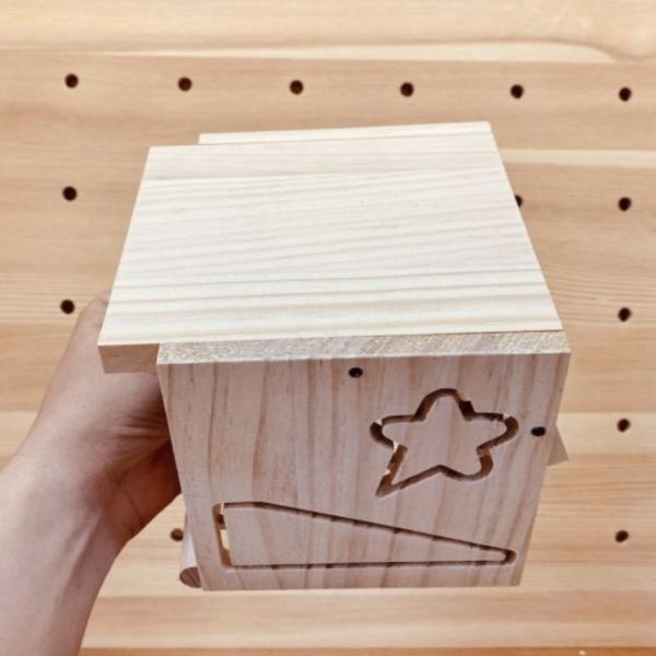 樣品特價-小鸚鵡木屋站棍內裝款 鳥用木窩
鳥居住用品
鳥類寄宿舍
天然木質鳥窩
鳥類棲息場所
無毒環保鳥窩
適合鳥類棲息的木製窩
室內外鳥類居住用品
手工製作鳥窩