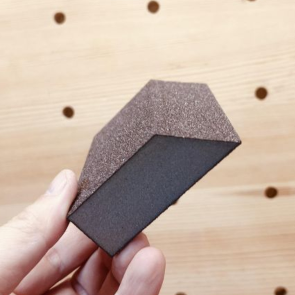 Z022  木製站桿越洗越髒嗎｜教你用海綿砂高效打磨刷新 海棉砂
木材打磨工具
粗糙砂紙
木材砂紙
表面打磨工具
修復木材外觀
去除污漬工具
木材恢復光澤
木質家具維護
表面修復工具