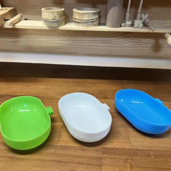 MY PET BIRD 綠繡眼專用籠內外掛式小澡盆 鳥寵塑料小澡盆
優質塑料鳥澡盆
高品質鳥用塑料澡盆
鳥類洗澡用品
鳥寵衛生洗澡盆
防污染鳥澡盆
安全塑料小澡盆
耐用鳥用澡盆
鳥寵洗澡器具
簡單清潔塑料鳥澡盆