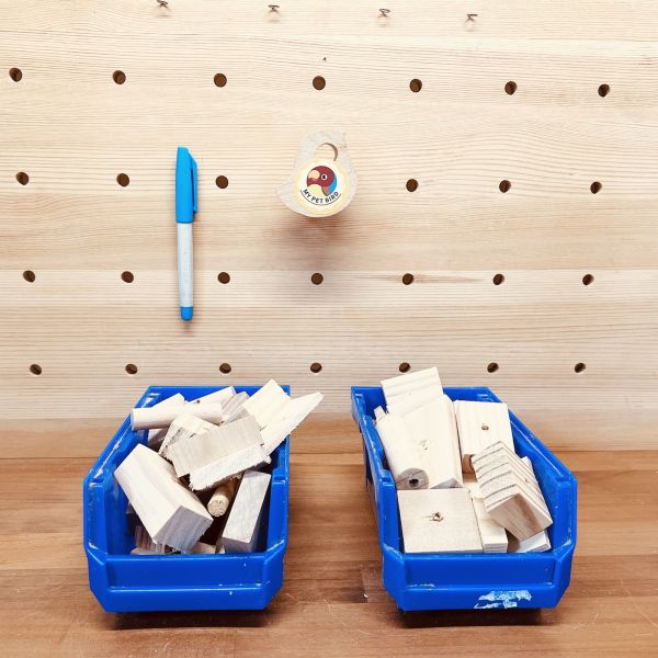 w099 原木的邊角料｜中型鸚鵡啃咬木塊 鸚鵡 啃木

鳥 玩具 DIY

天然 木塊

鸚鵡 玩具

邊角料