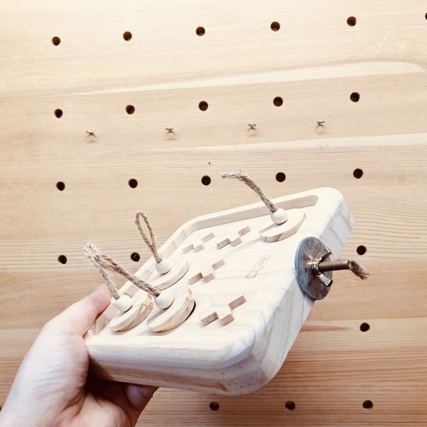 W067 鸚鵡玩具遊戲站台| 益智覓食解悶首選 鸚鵡玩具、遊戲站台鸚鵡站台
鸚鵡活動台
鳥類休息台
寵物休息訓練架
可調節高度鳥類休息台
天然木鳥類站立架
無毒寵物訓練玩具
多功能鸚鵡訓練用品
適合鸚鵡休息和站立練習的玩具