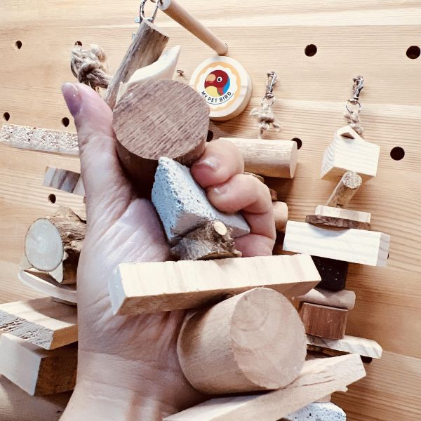 VC 咬翻天鸚鵡啃咬玩具/龍貓磨牙　整包大甩賣 文鳥 小鸚 牡丹 白頭翁 麻雀 虎皮 太平洋 玄鳳 小太陽 金太陽 和尚 
鸚鵡玩具 寵物文創 鳥玩具