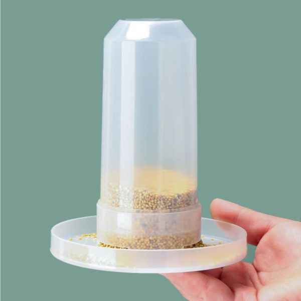 z026 多功能大容量自動餵食器 自動餵食器
大容量餵食器
長時間餵食解決方案
飼料供應器
餵食器多功能
PVC材質餵食器
殘障鳥飼養工具
餵食器安裝指南
養鳥設備
養寵物鳥的必備用品