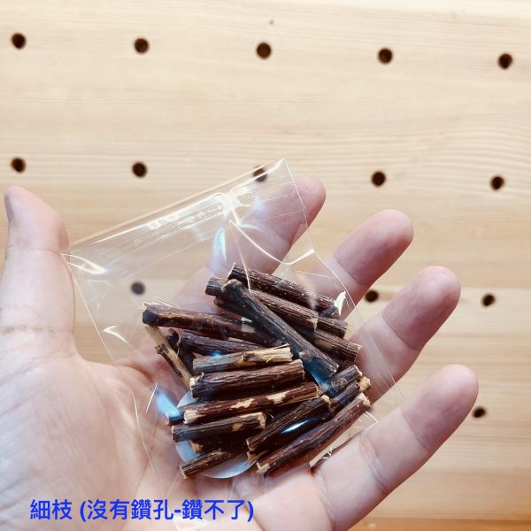MY PET BIRD 散裝蘋果枝：為您的鸚鵡提供天然咬物選擇 文鳥咬串 鸚鵡玩具天然蘋果枝、鸚鵡啃咬、自然咬物、小型鳥、風味。