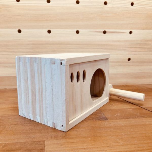 MY PET BIRD 小鸚鵡木屋/前板可推 鳥用木窩
鳥居住用品
鳥類寄宿舍
天然木質鳥窩
鳥類棲息場所
無毒環保鳥窩
適合鳥類棲息的木製窩
室內外鳥類居住用品
手工製作鳥窩
鳥類庇護所