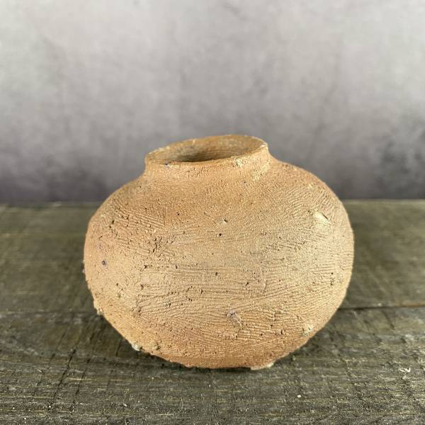 粗陶小品花器(燻燒款01) 陶創作者,台灣陶器,線上陶器市集,曙器生活器皿,手工食器,手作溫度獨一無二,侘寂美感,慢生活,handbuiltpottery,handbuiltceramics