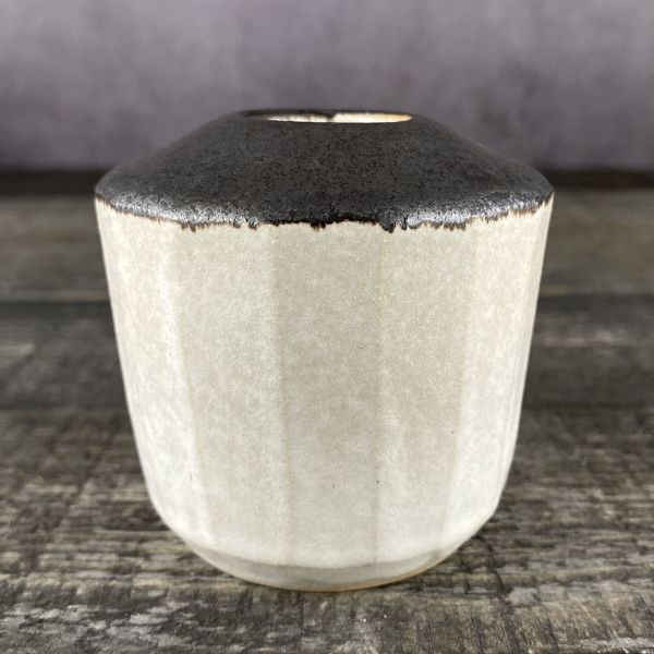 墨白系列手工小品花器02 陶創作者,台灣陶器,線上陶器市集,曙器生活器皿,手工食器,手作溫度,侘寂美感,慢生活,handbuiltpottery,handbuiltceramics