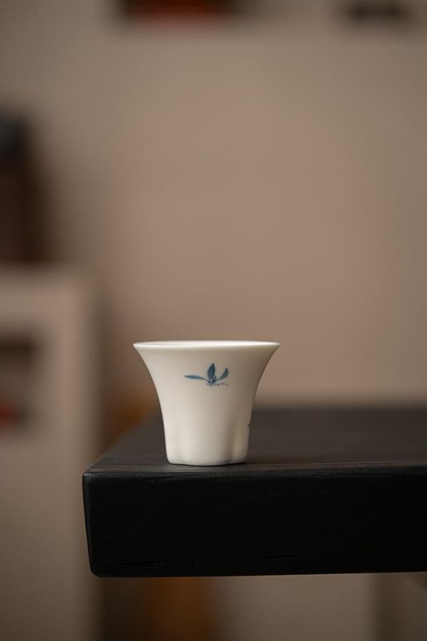 暮雪白啞光瓷手繪秋水蘭花品茗杯｜共三款 墨己哑光手绘秋水兰花陶瓷茶杯家用功夫茶具文人青花品茗杯单杯