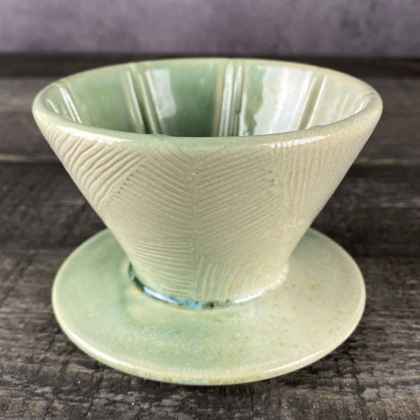 手沖咖啡陶濾杯｜湖光 陶創作者,台灣陶器,線上陶器市集,曙器生活器皿,手工食器,手作溫度獨一無二,侘寂美感,慢生活,handbuiltpottery,handbuiltceramics