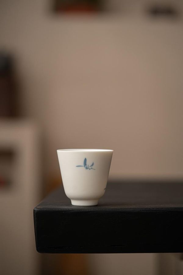 暮雪白啞光瓷手繪秋水蘭花品茗杯｜共三款 墨己哑光手绘秋水兰花陶瓷茶杯家用功夫茶具文人青花品茗杯单杯