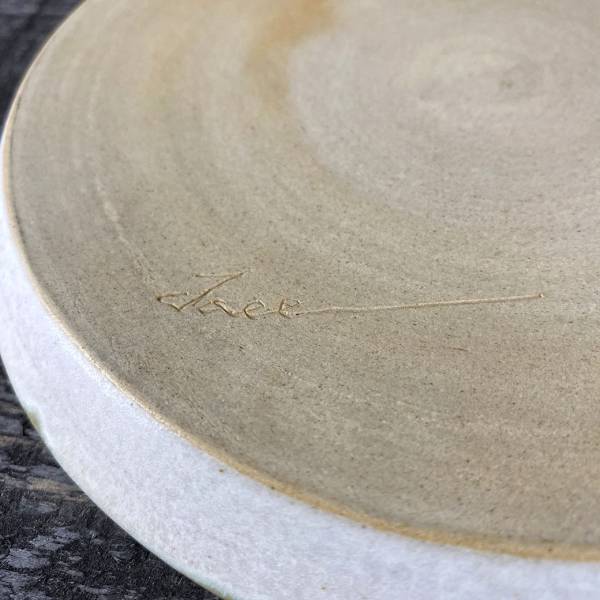 手工７吋綠邊圓盤｜湖水 陶創作者,台灣陶器,線上陶器市集,曙器生活器皿,手工食器,手作溫度獨一無二,侘寂美感,慢生活,handbuiltpottery,handbuiltceramics