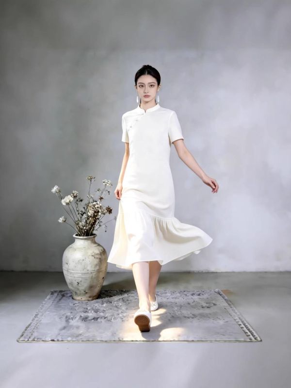 春夏温柔奶油色改良旗袍顯瘦連衣裙 9260春夏季新款温柔奶油色改良旗袍轻奢洋气通勤遮肉显瘦连衣裙