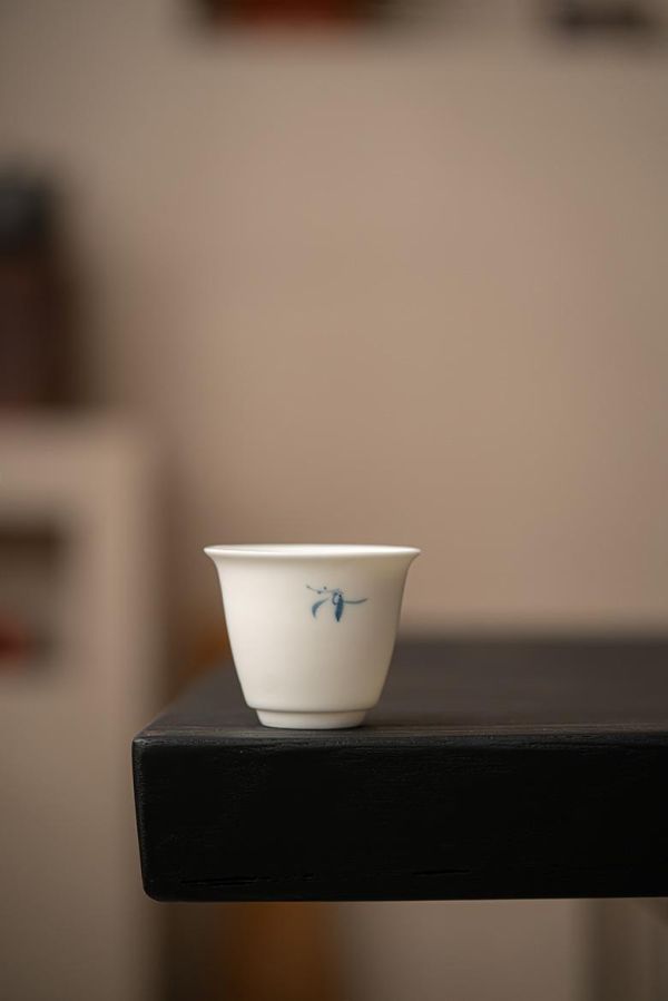 暮雪白啞光瓷手繪秋水蘭花品茗杯｜共三款 墨己哑光手绘秋水兰花陶瓷茶杯家用功夫茶具文人青花品茗杯单杯