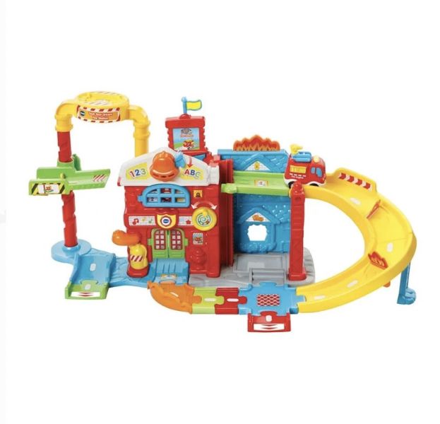 Vtech 嘟嘟車系列-消防局軌道組 VTech 嘟嘟車,幼兒互動玩具,消防局軌道組,兒童救援遊戲,角色扮演玩具,學習玩具推薦,智慧感應玩具,幼兒音效軌道組,消防車玩具,語言發展玩具