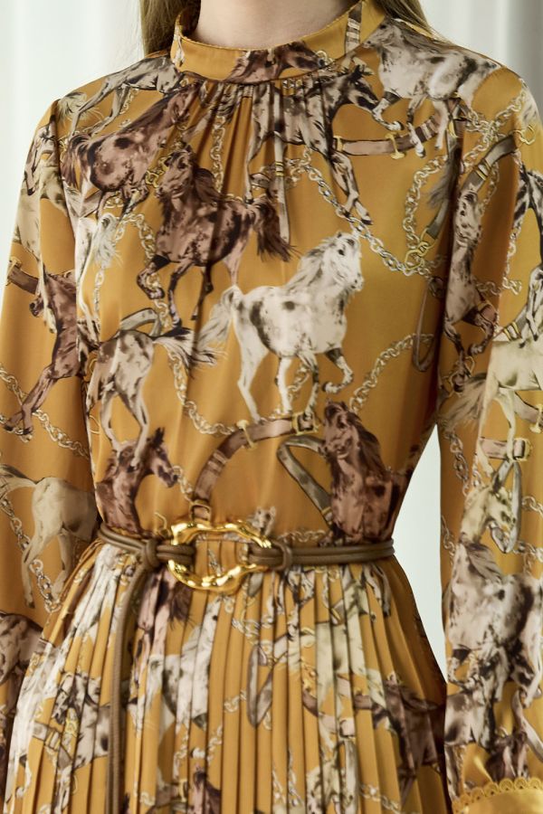 緞面印花馬洋裝 