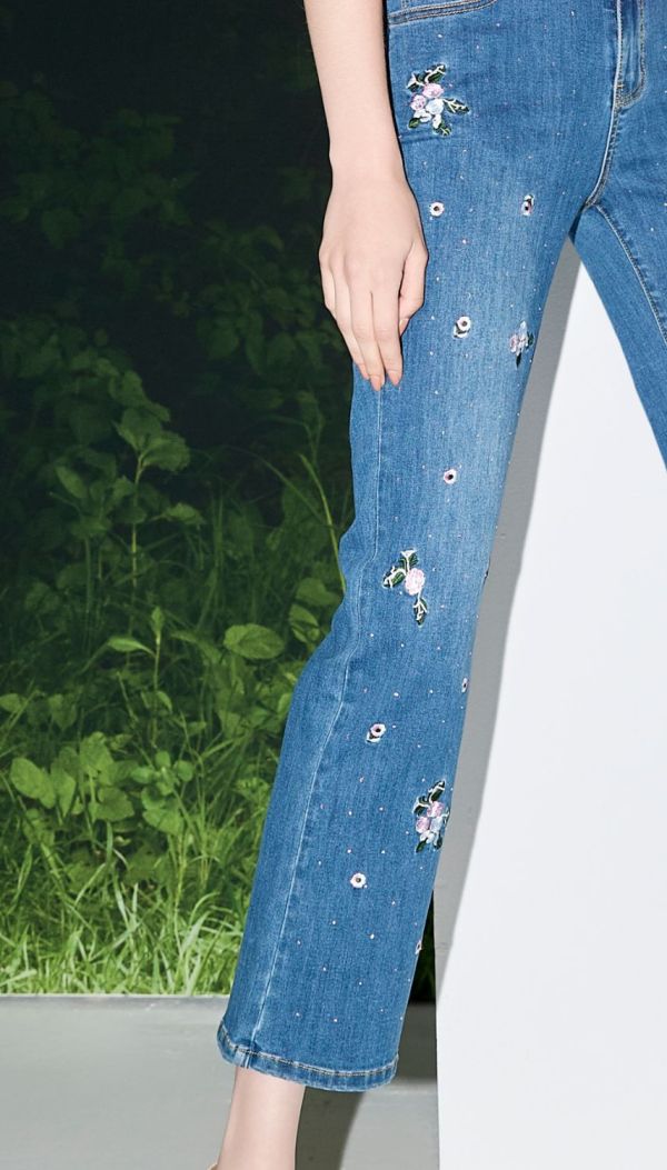 刺繡小花牛仔褲 