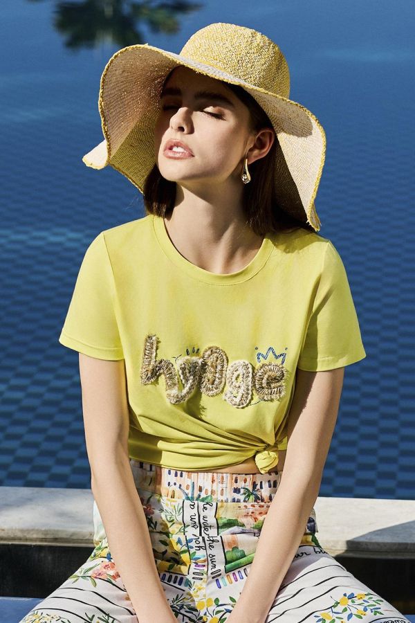 貼布繡英文字T恤 