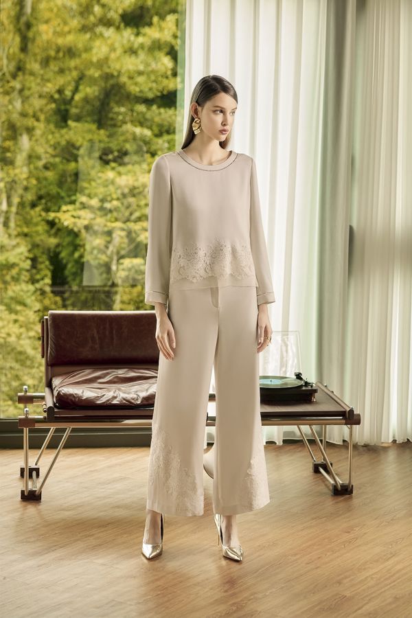 蕾絲拼接鏤空上衣 