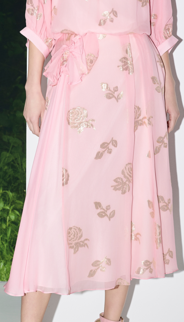 蝴蝶金蔥長裙 Anita Su
Anita Su 女裝
Anita Su 春夏新品
Anita Su 25SS 系列
Anita Su 高端女裝
2025 春夏時尚
2025 春夏穿搭靈感
春夏新品推薦
25SS 系列女裝
春夏高端女裝